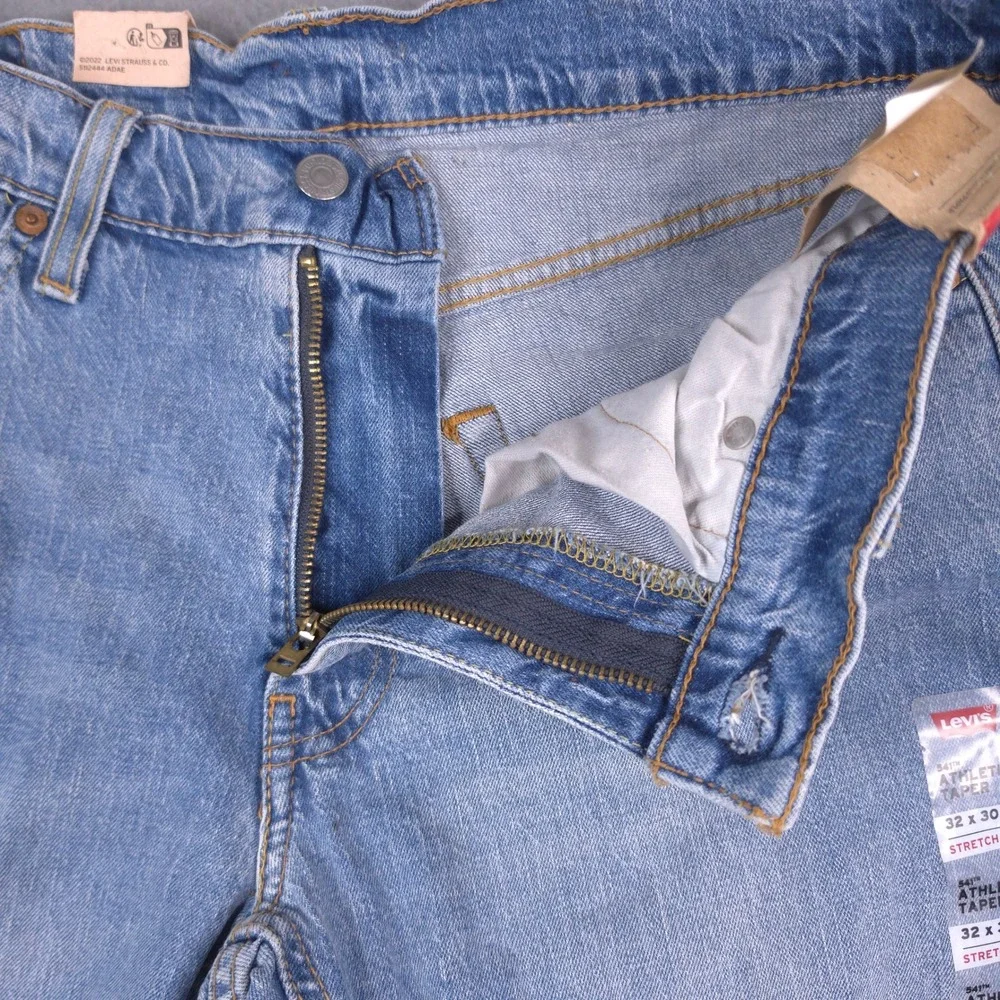 Levi's 541 Athletic Taper Jeans Light Wash Blue 32x30 Stretch Eco Ease Denim